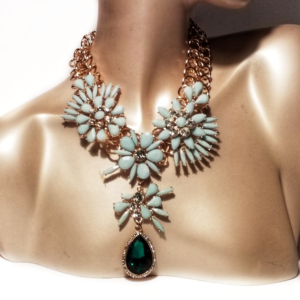 Statement necklace w/ lg  green rhinestone drop